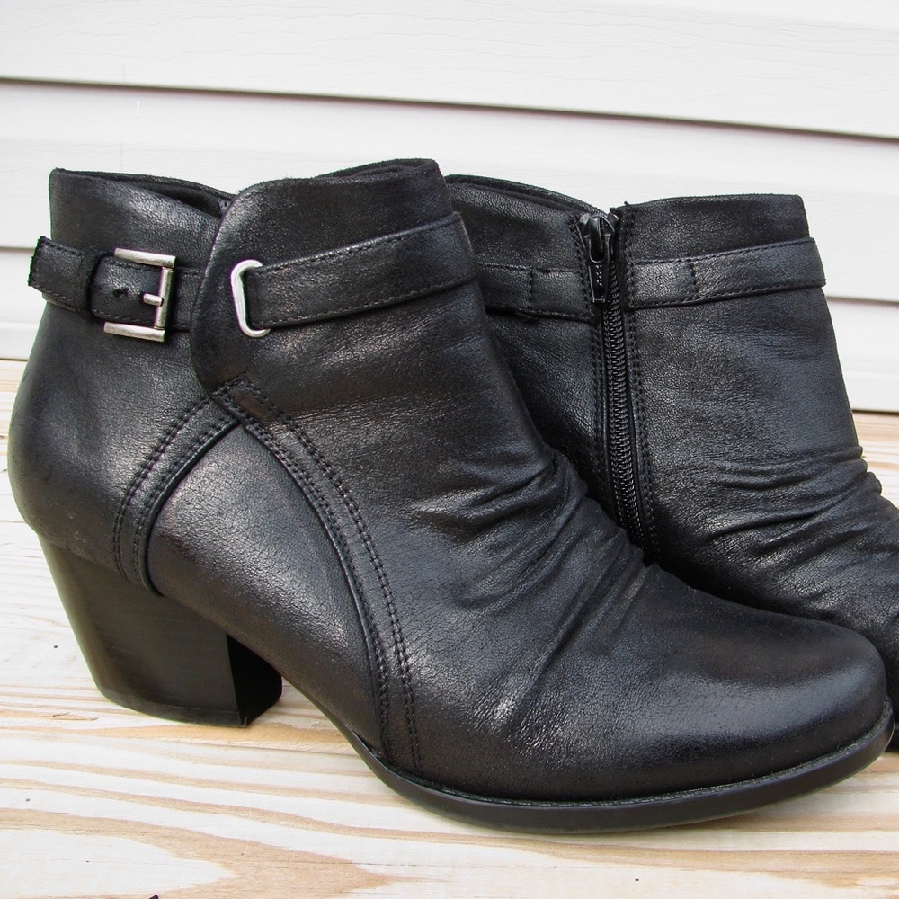 Baretraps Black Ankle Heeled Booties